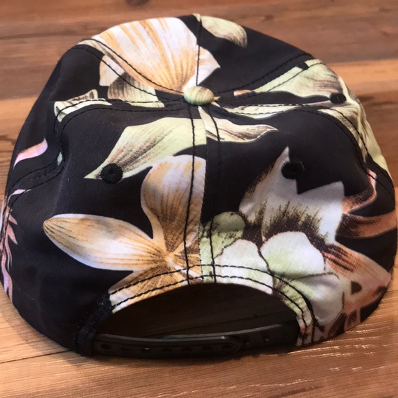 “Fresh” Neff Floral Snapback Hat - Picture 2 of 4